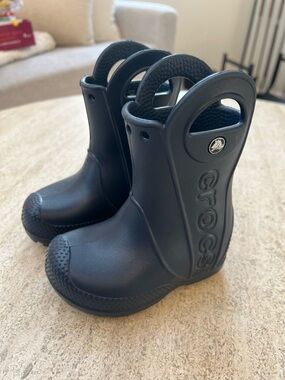 CROCS Kids Black Pull-On Rain Boots with Handles